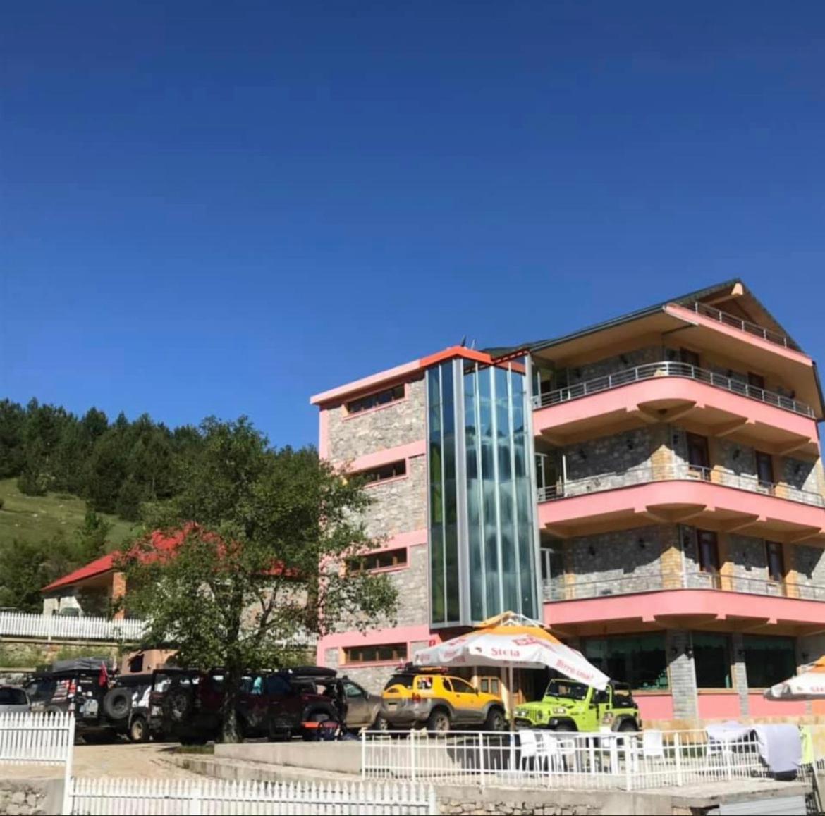 Lura Hotel Fushe-Lure Exterior foto
