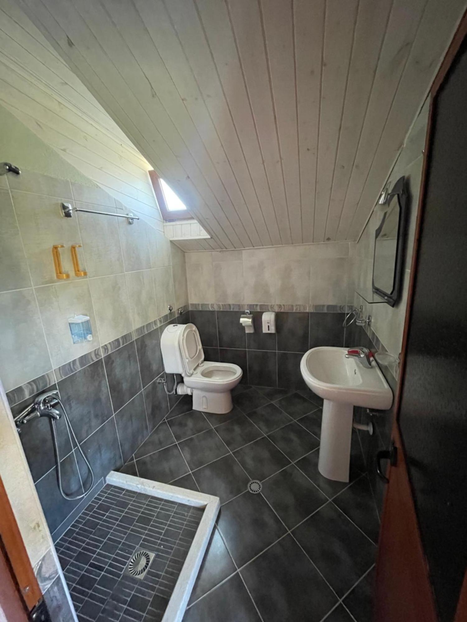 Lura Hotel Fushe-Lure Exterior foto