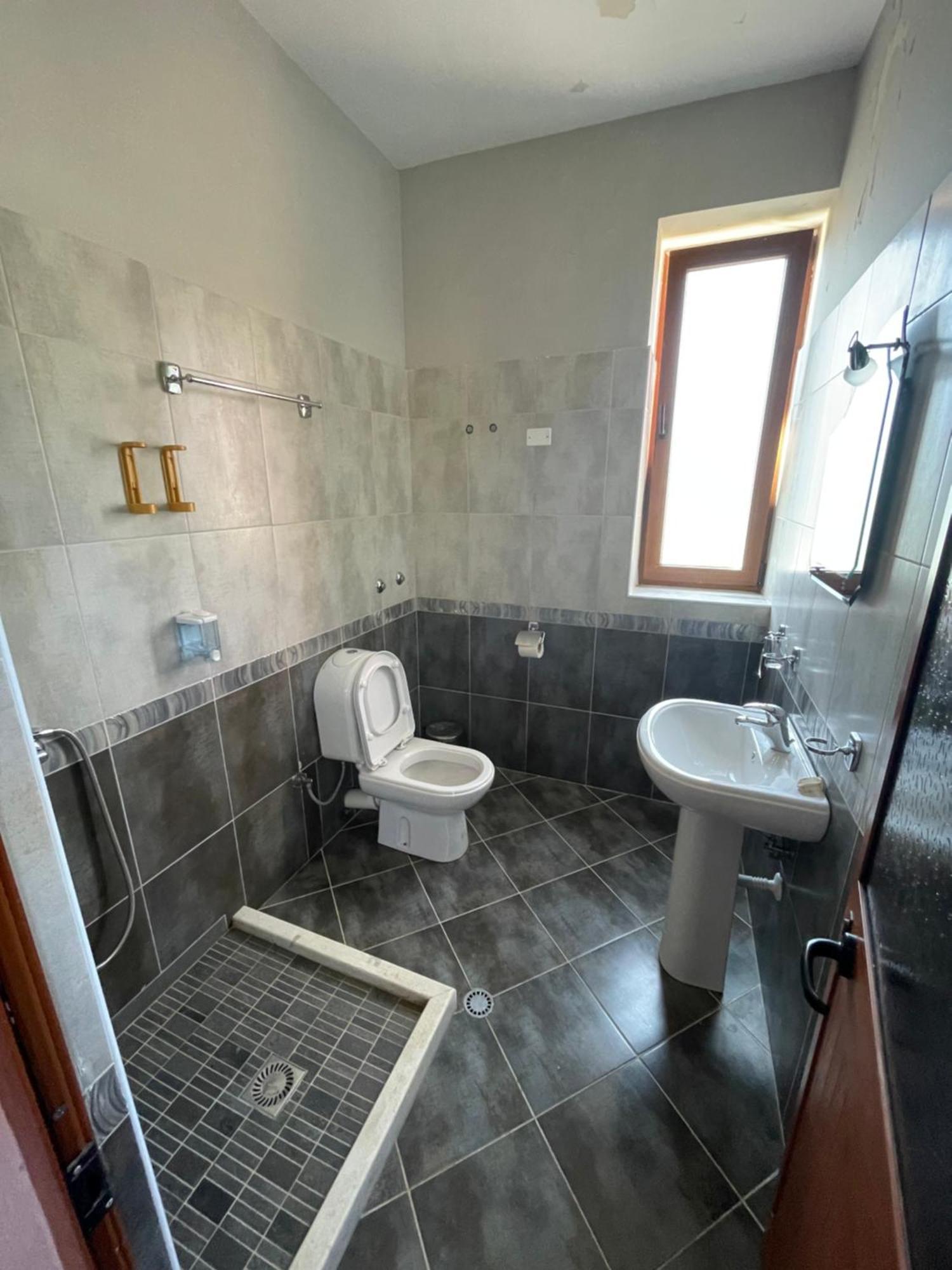 Lura Hotel Fushe-Lure Exterior foto