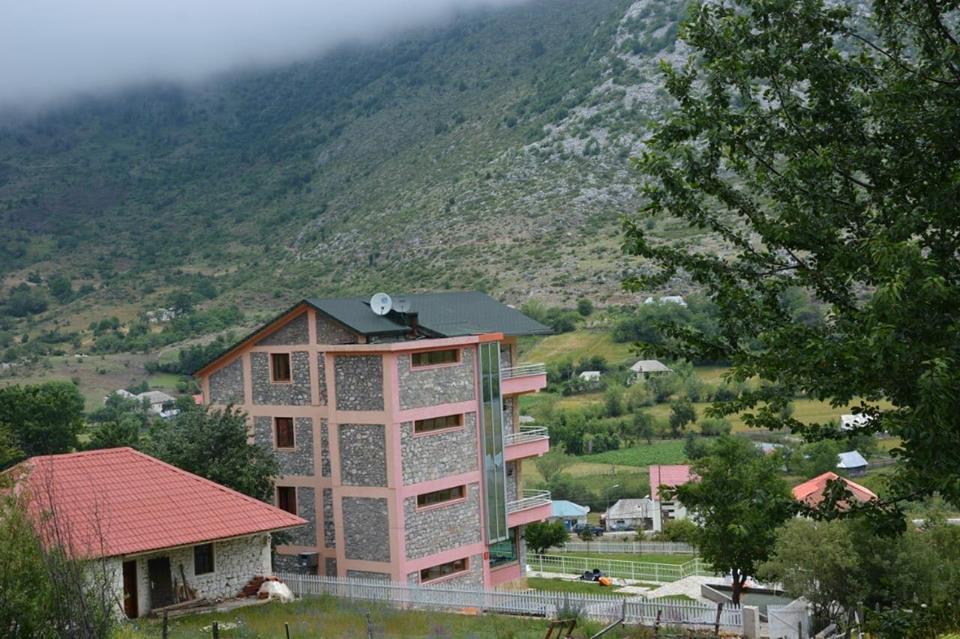 Lura Hotel Fushe-Lure Exterior foto